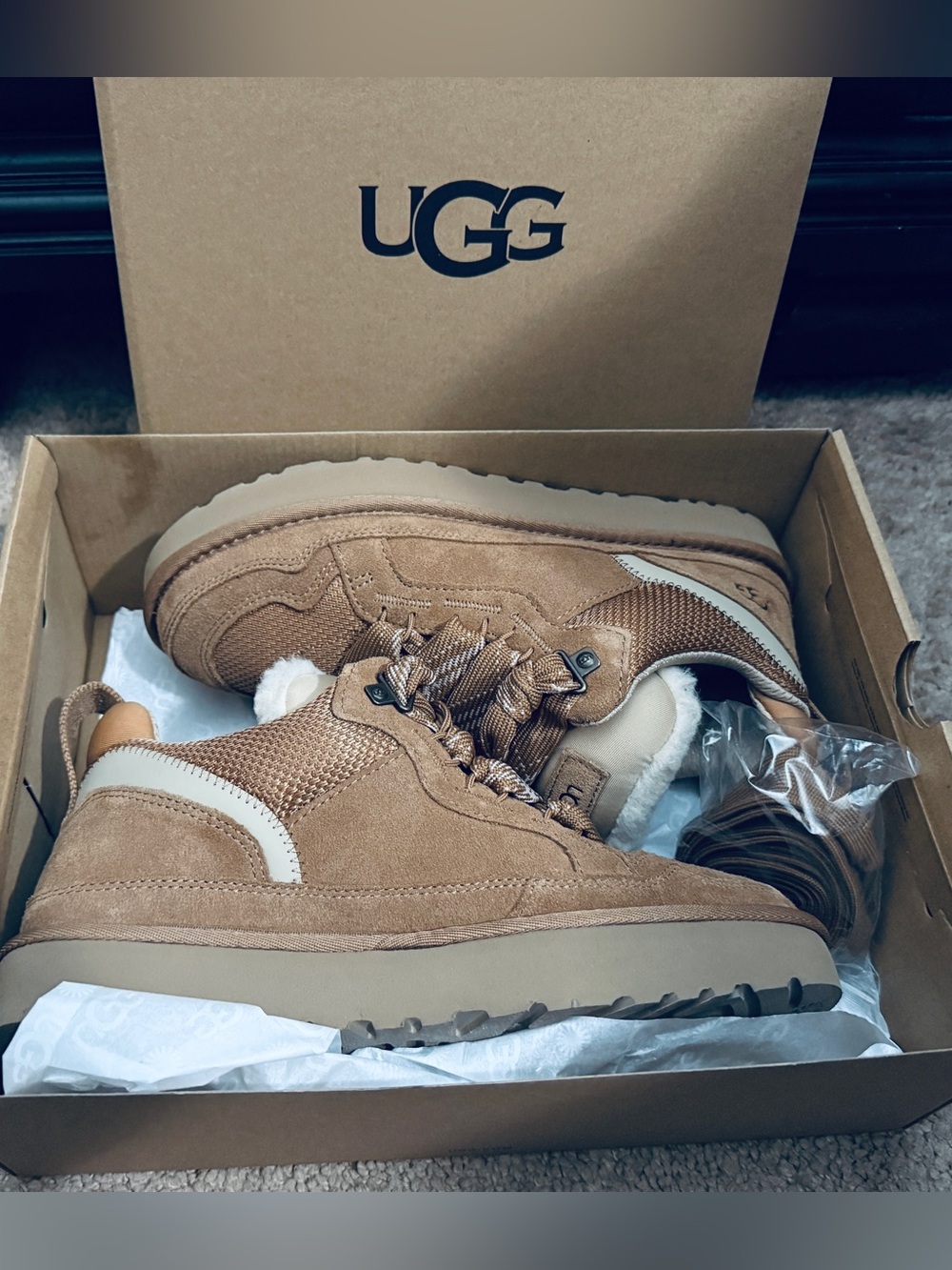 Woman’s Ugg Lowmel shoes size 9